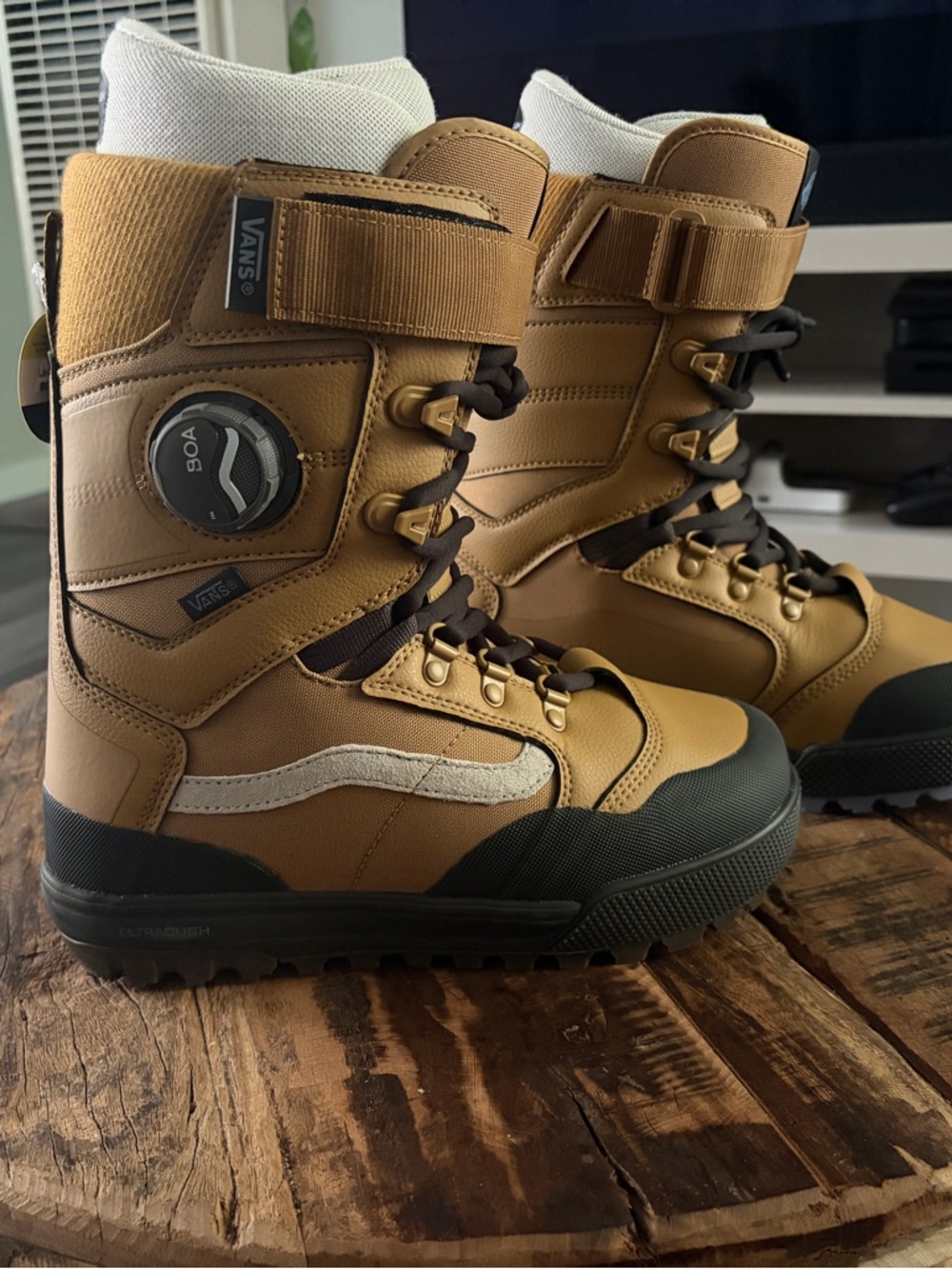 Women’s Vans Luna Ventana Pro Snowboard boots Sz 7 NWT